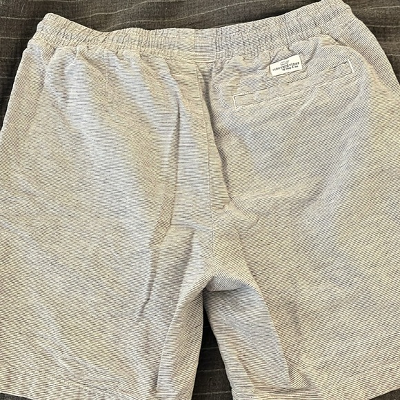 Vineyard Vines short - Picture 4 of 4